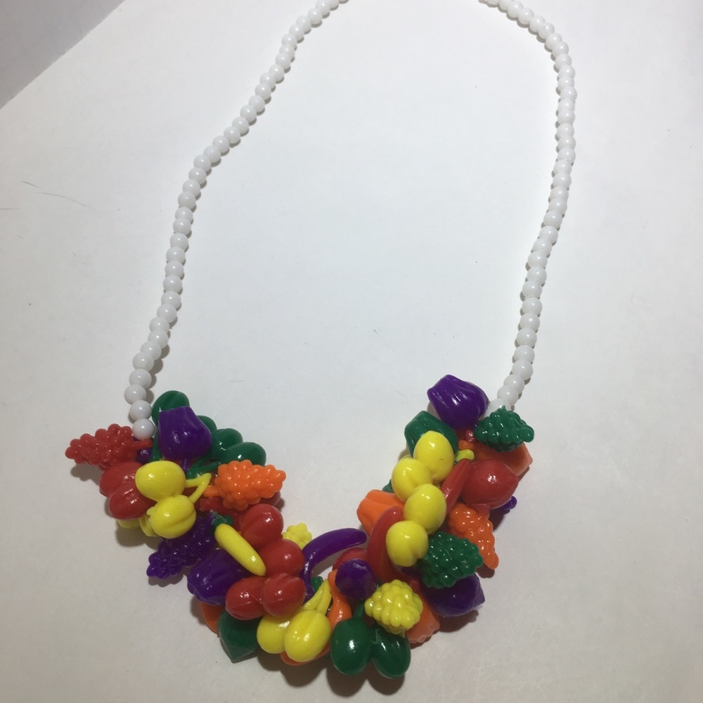 Vintage plastic colorful fruit beaded necklace - Picture 4 of 8